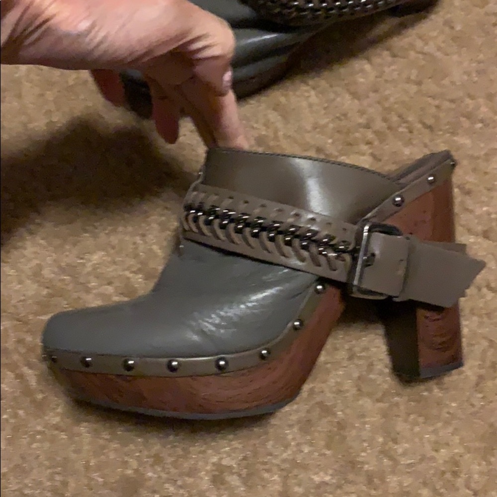 Clogs - Picture 2 of 8